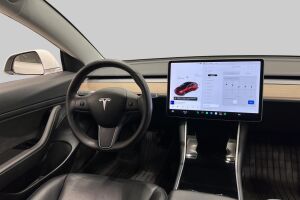 TESLA MODEL 3 esikatselu 28