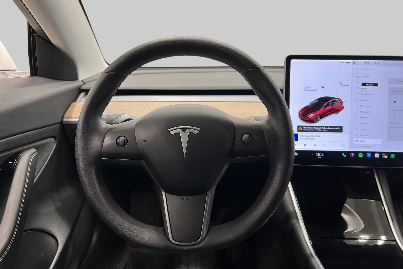 TESLA MODEL 3 iso kuva 12