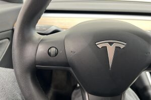 TESLA MODEL 3 esikatselu 14