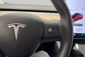 TESLA MODEL 3 esikatselu 15