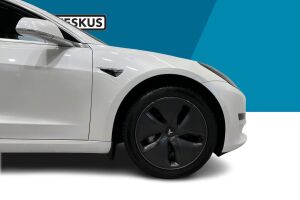 TESLA MODEL 3 esikatselu 17