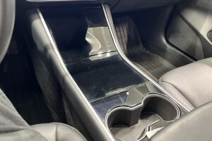 TESLA MODEL 3 esikatselu 23