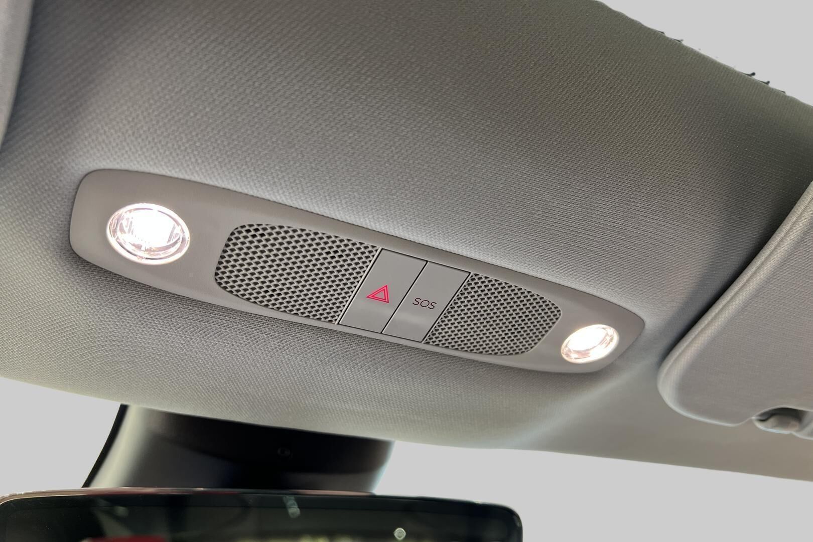 TESLA MODEL 3 iso kuva 32
