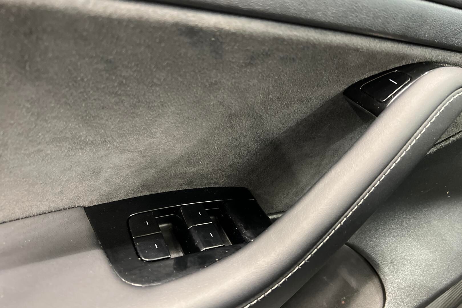 TESLA MODEL 3 iso kuva 33