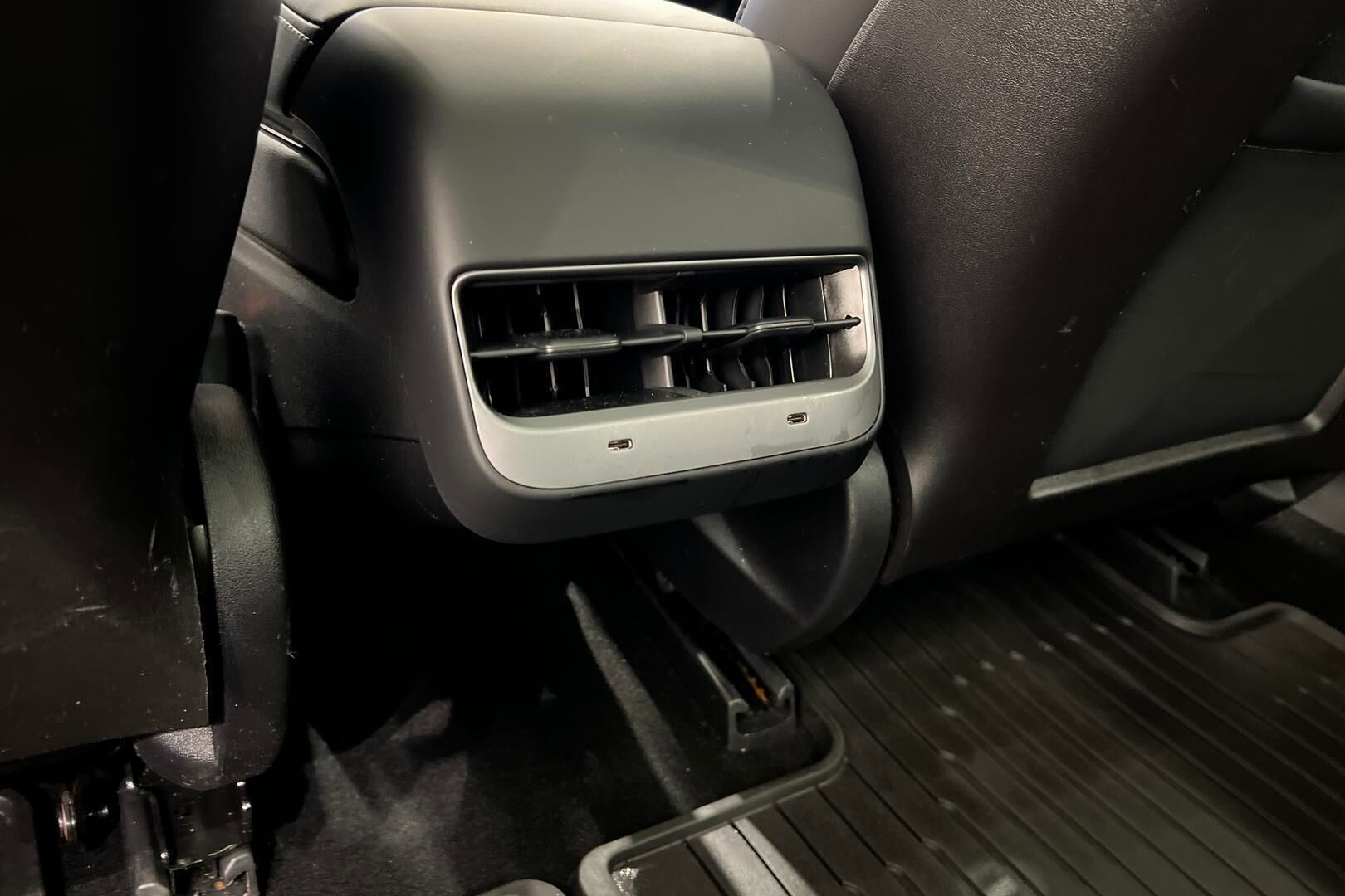 TESLA MODEL 3 iso kuva 24