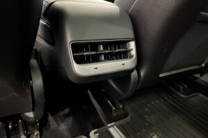 TESLA MODEL 3 esikatselu 24