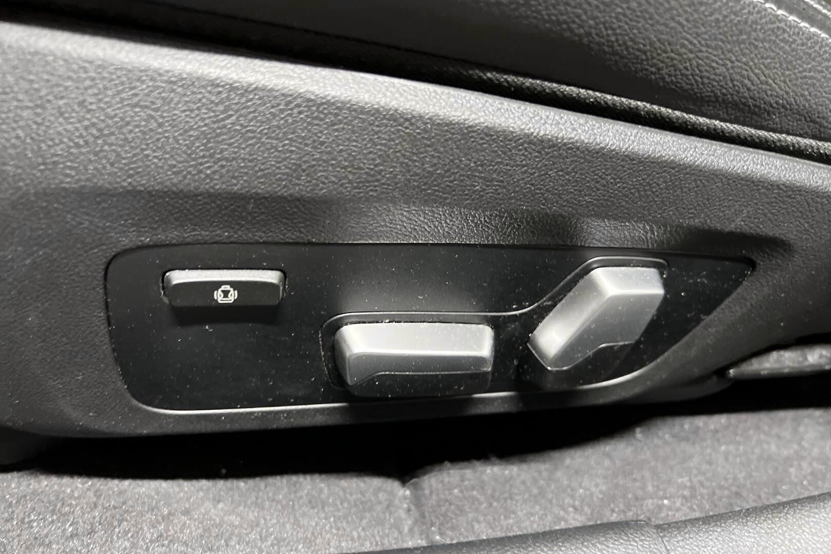BMW i4 iso kuva 17
