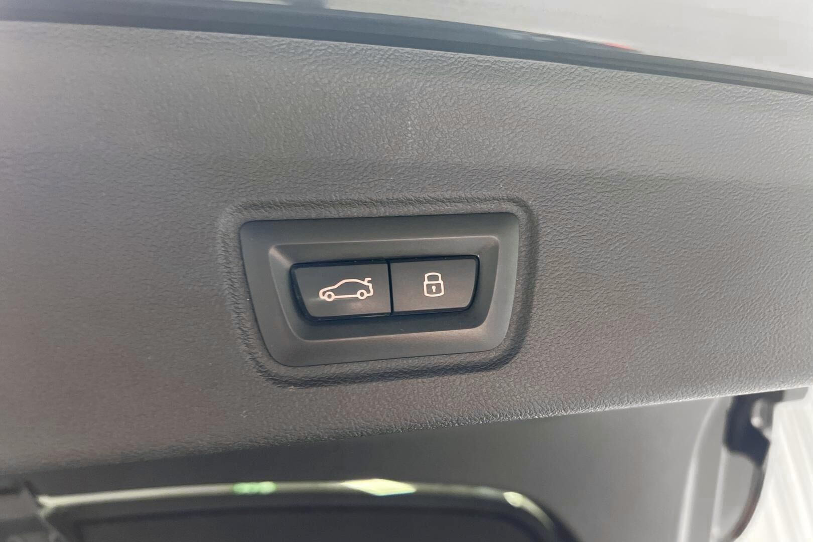 BMW i4 iso kuva 19