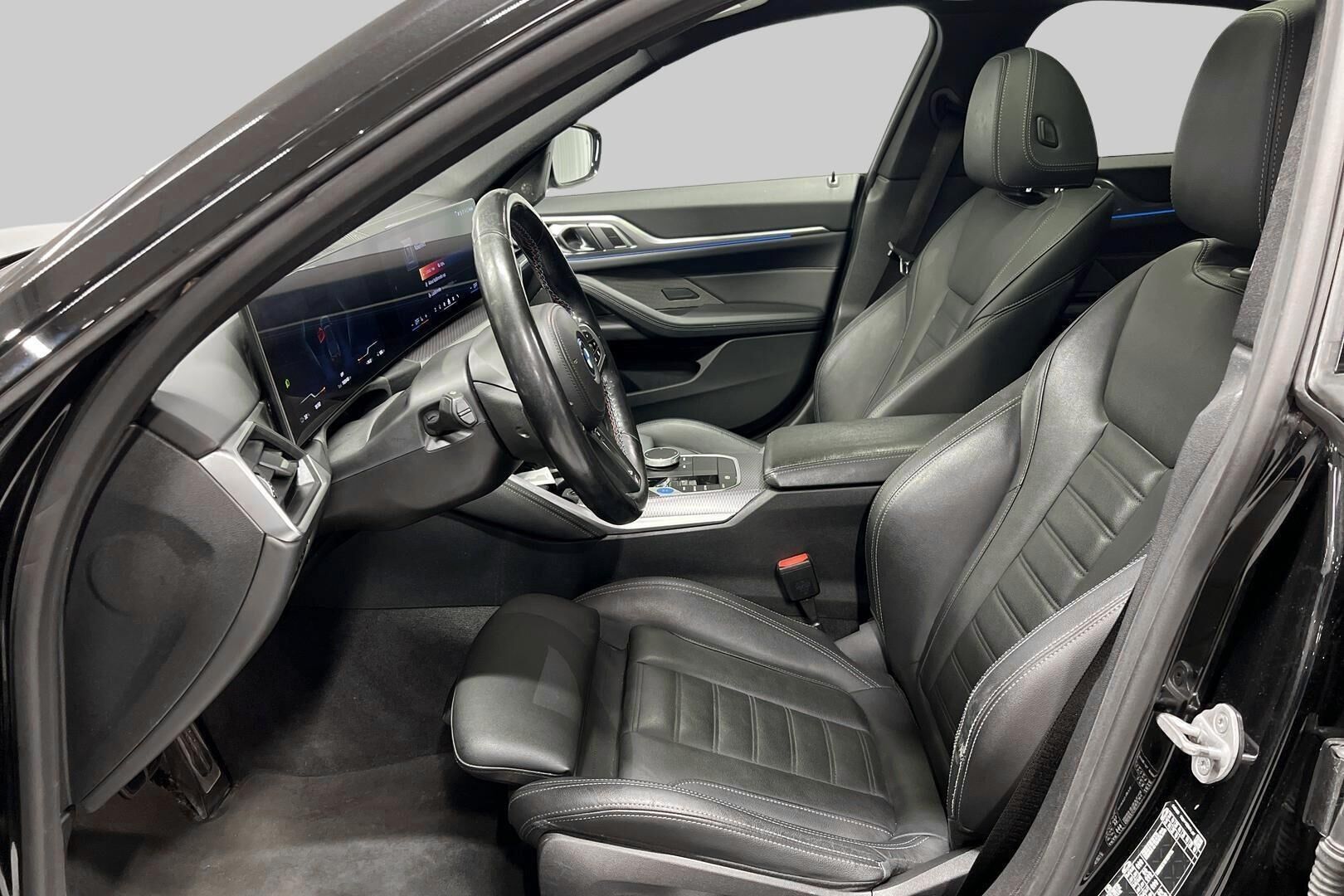 BMW i4 iso kuva 6