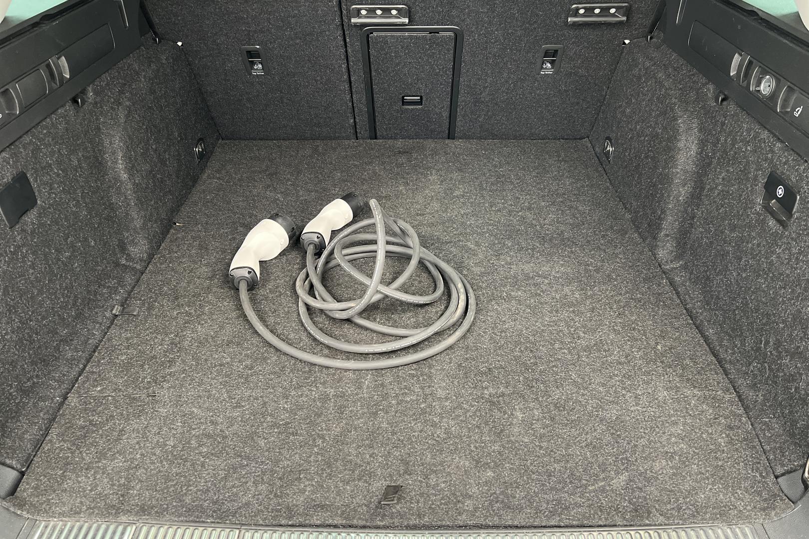 Skoda Superb iso kuva 11