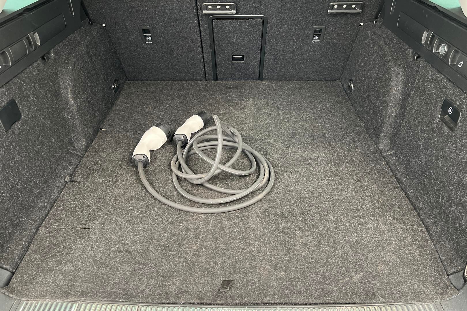 Skoda Superb iso kuva 12