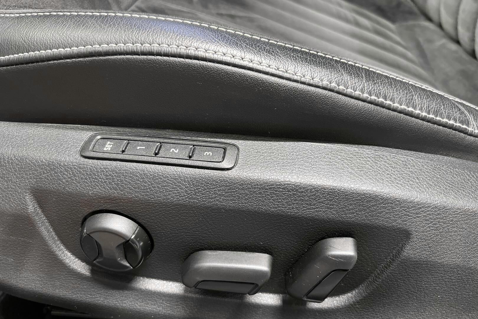 Skoda Superb iso kuva 14