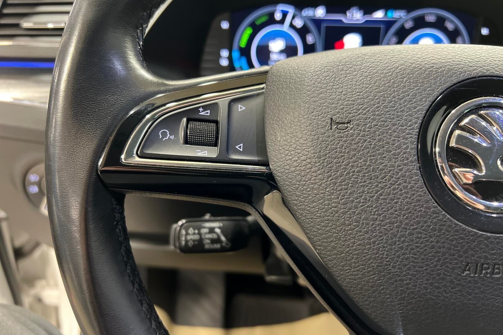 Skoda Superb iso kuva 19