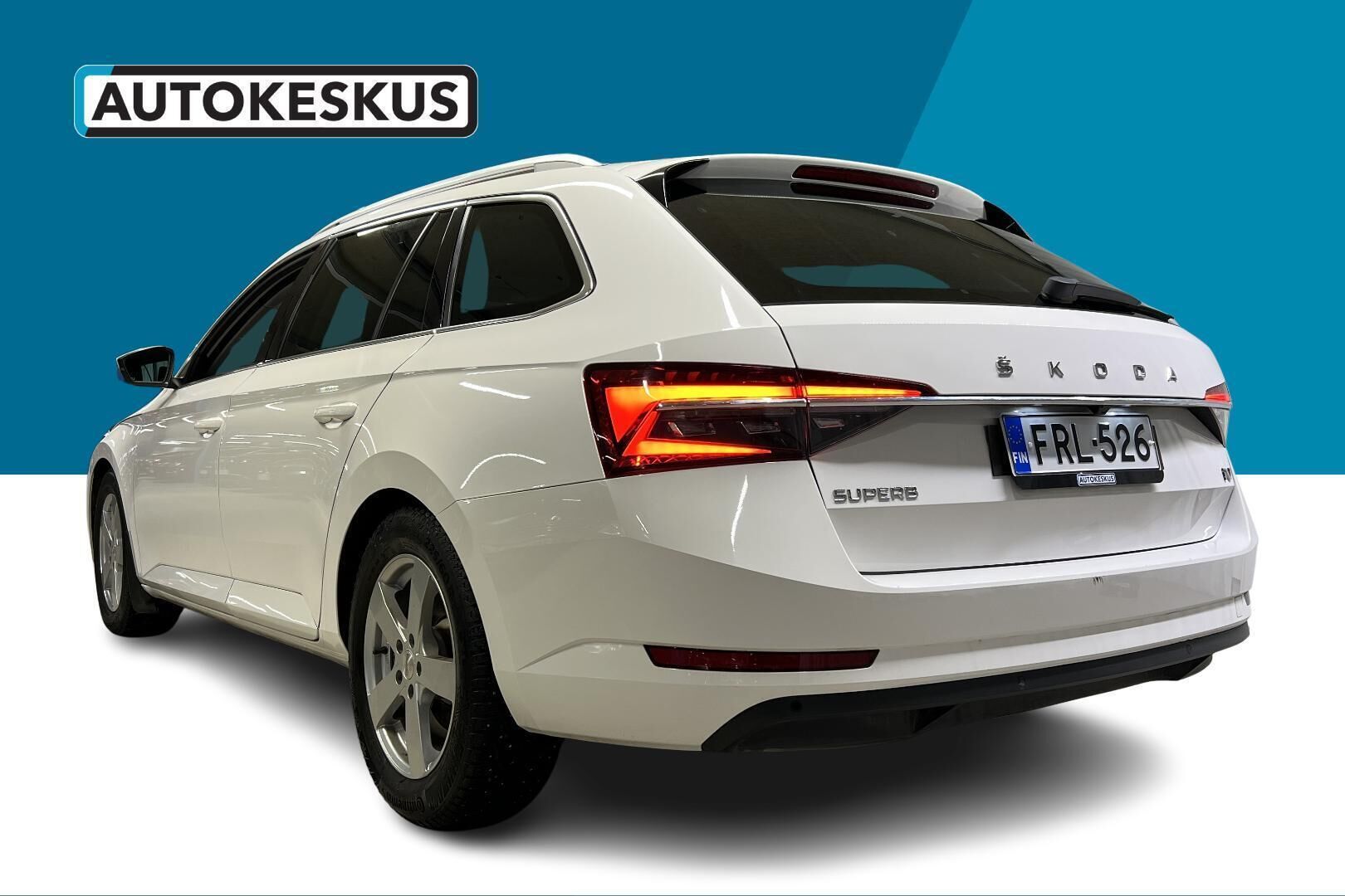 Skoda Superb iso kuva 8