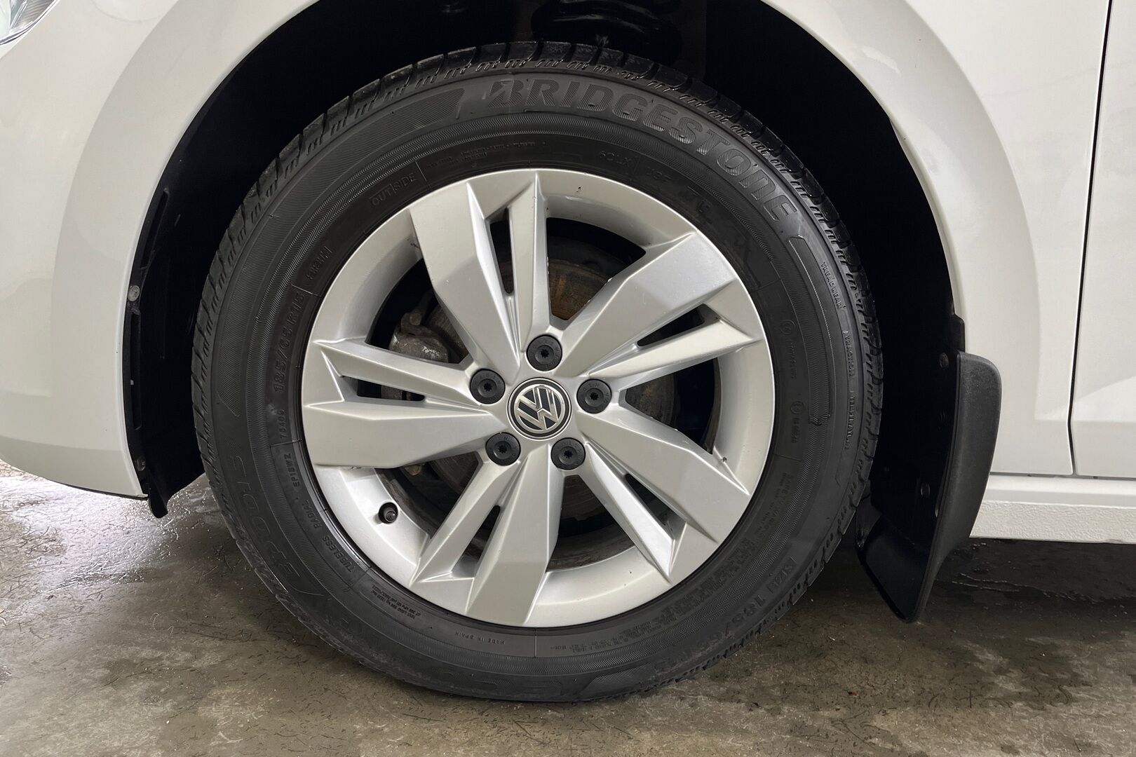 Volkswagen Polo iso kuva 10