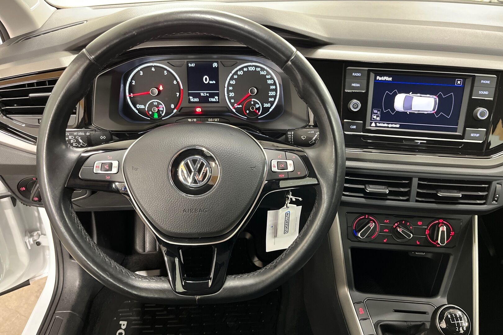 Volkswagen Polo iso kuva 11