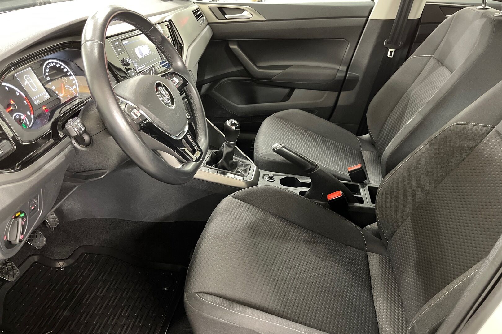 Volkswagen Polo iso kuva 7