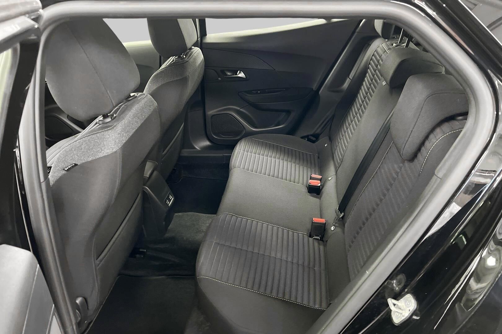 Peugeot e-2008 iso kuva 10