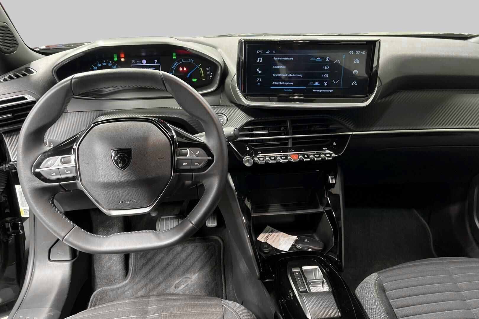 Peugeot e-2008 iso kuva 22