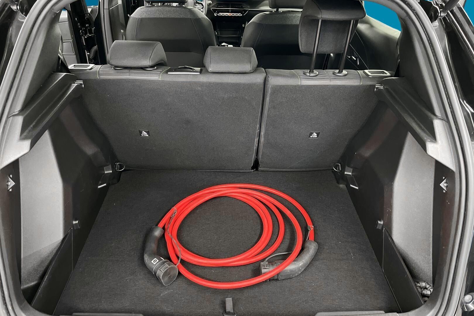 Peugeot e-2008 iso kuva 11