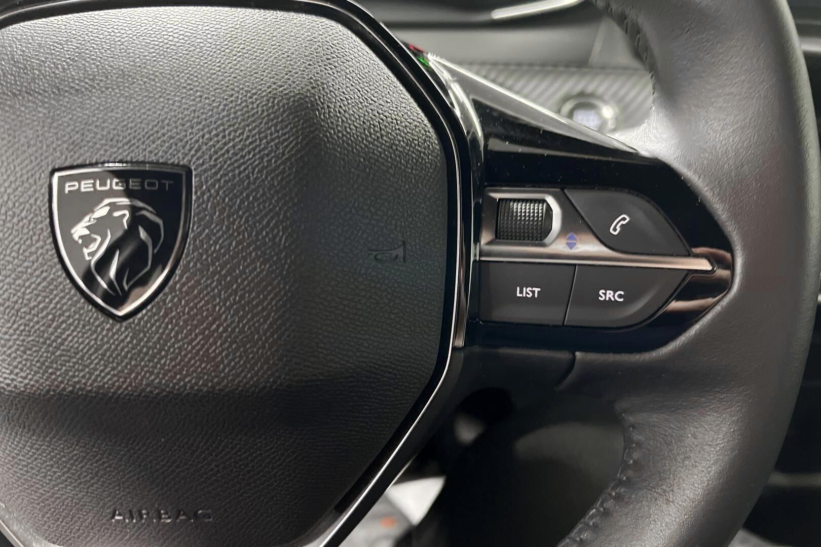 Peugeot e-2008 iso kuva 17