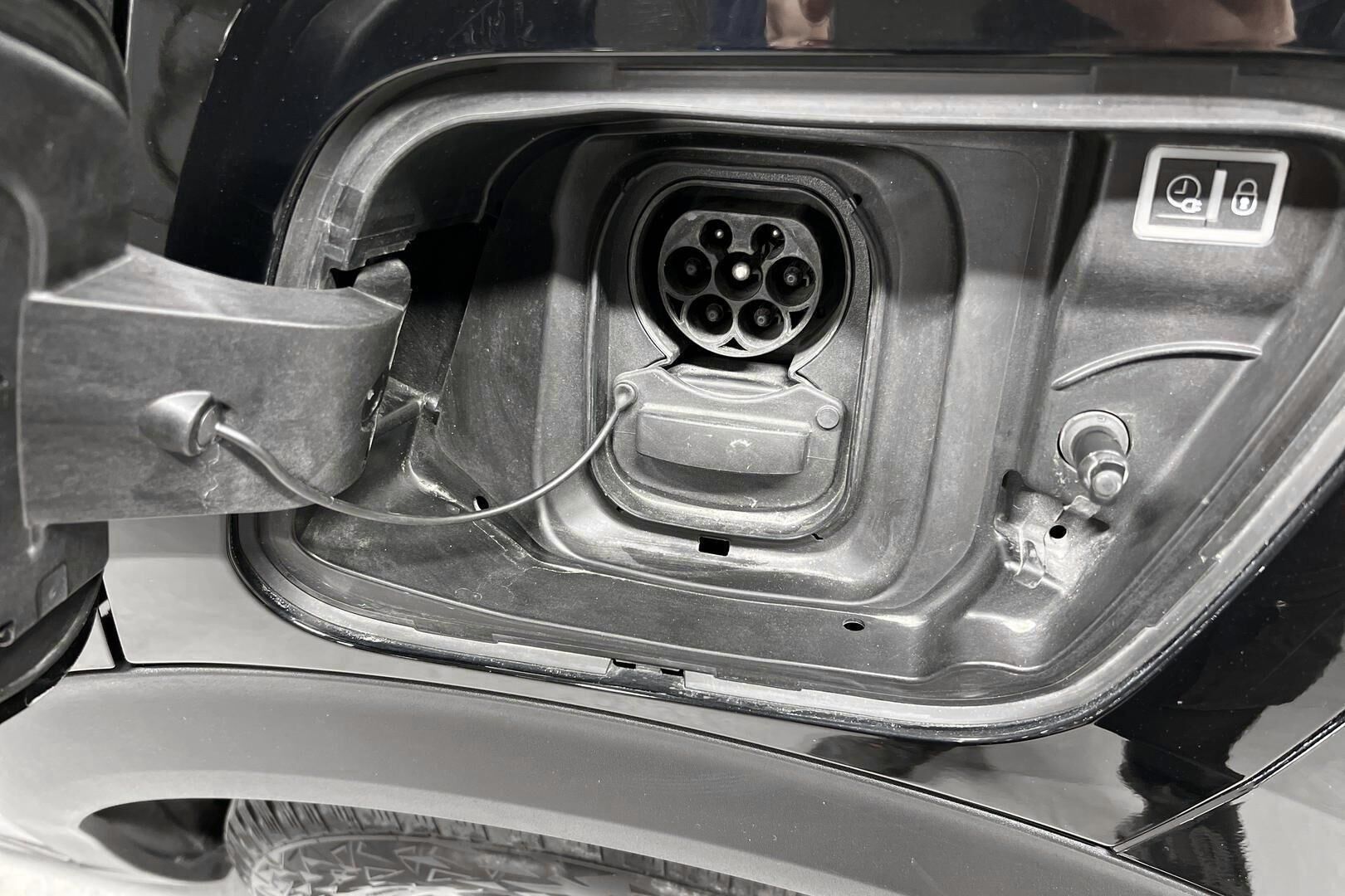 Peugeot e-2008 iso kuva 18