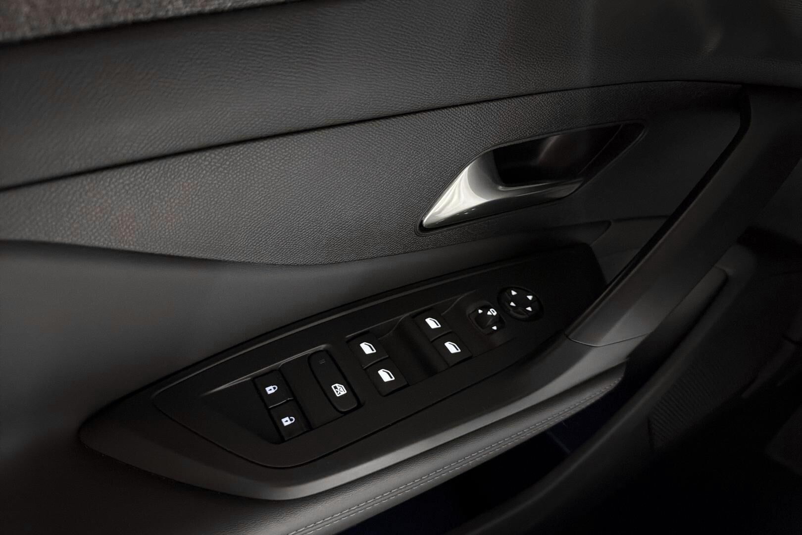 Peugeot 408 iso kuva 19