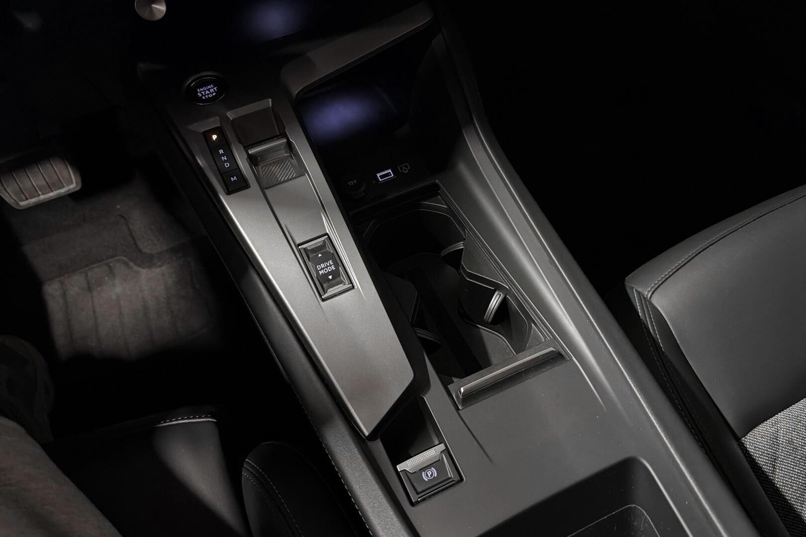 Peugeot 408 iso kuva 25