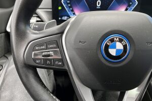BMW 3-SARJA esikatselu 26