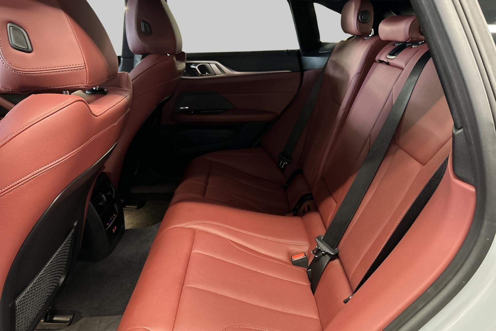BMW I4 M50 iso kuva 9