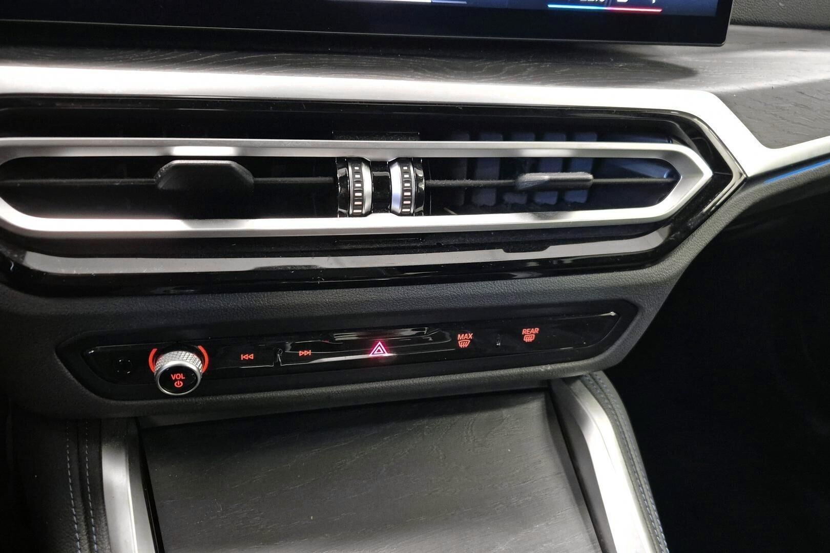 BMW i4 iso kuva 15