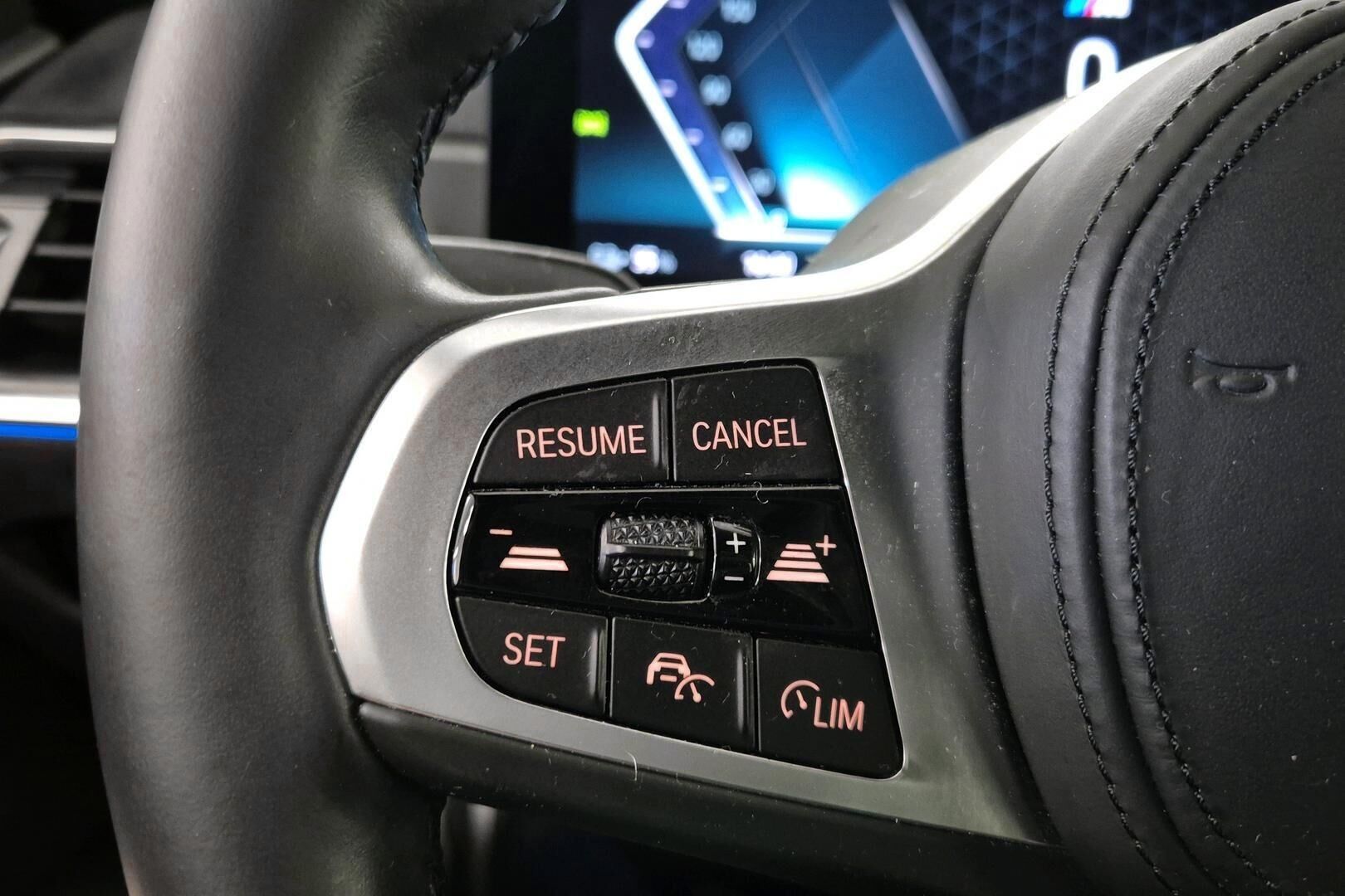 BMW i4 iso kuva 18