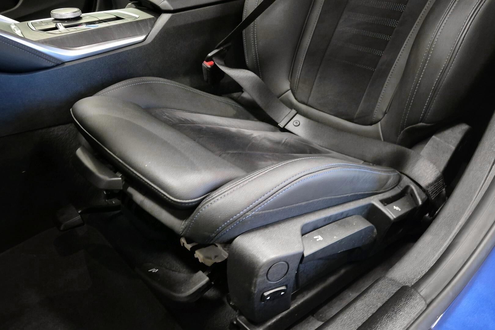 BMW i4 iso kuva 21