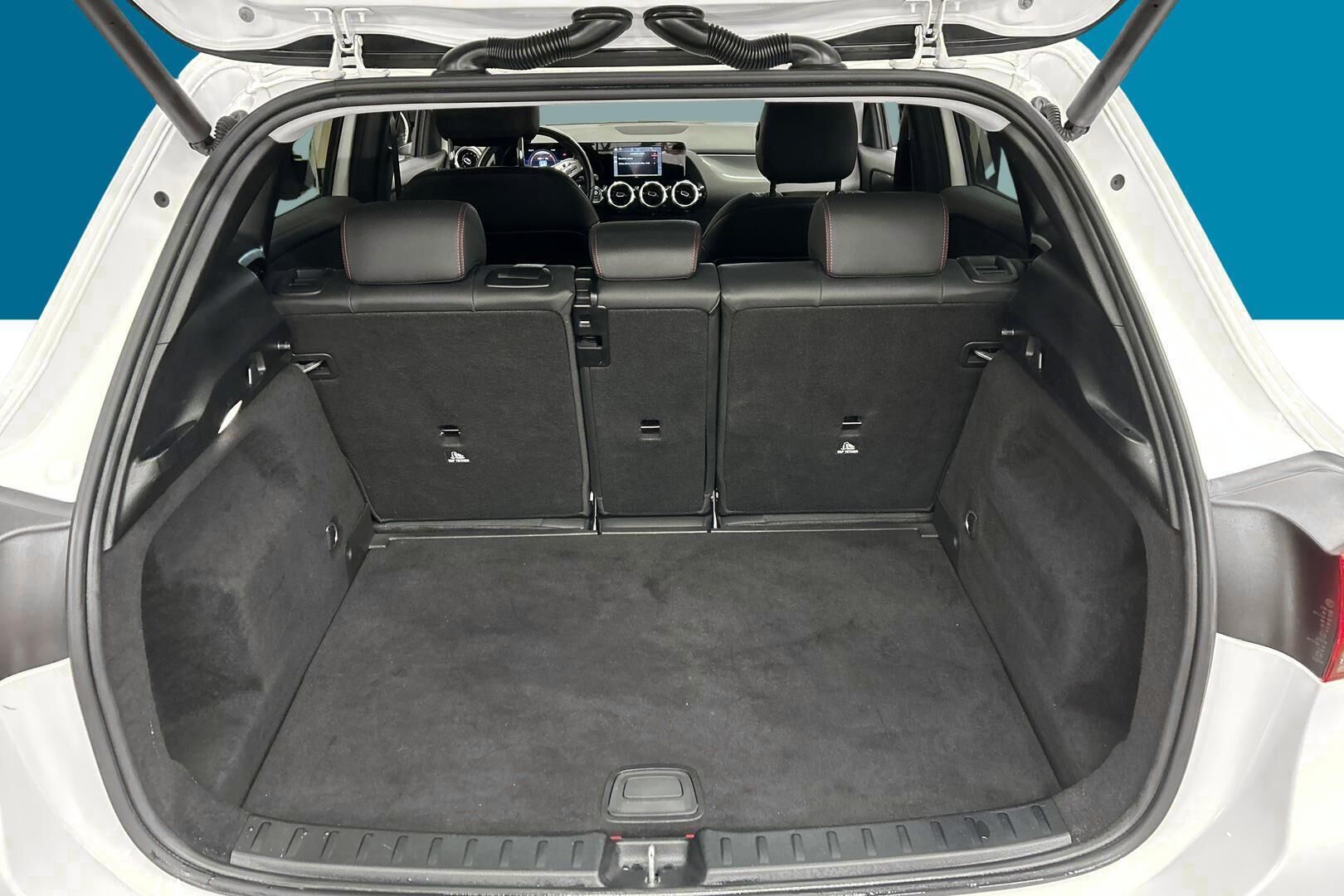 Mercedes-Benz GLA iso kuva 9