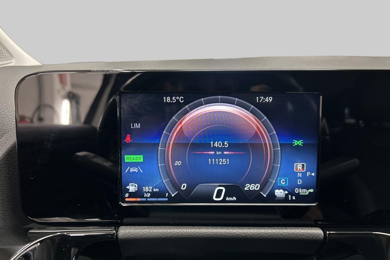 Mercedes-Benz GLA iso kuva 11