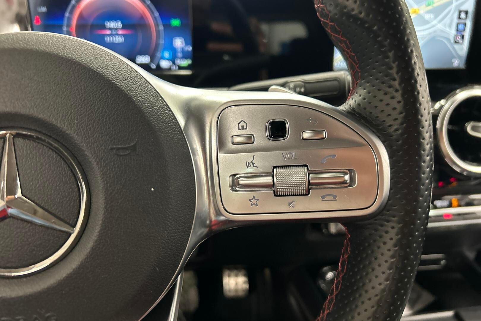 Mercedes-Benz GLA iso kuva 13