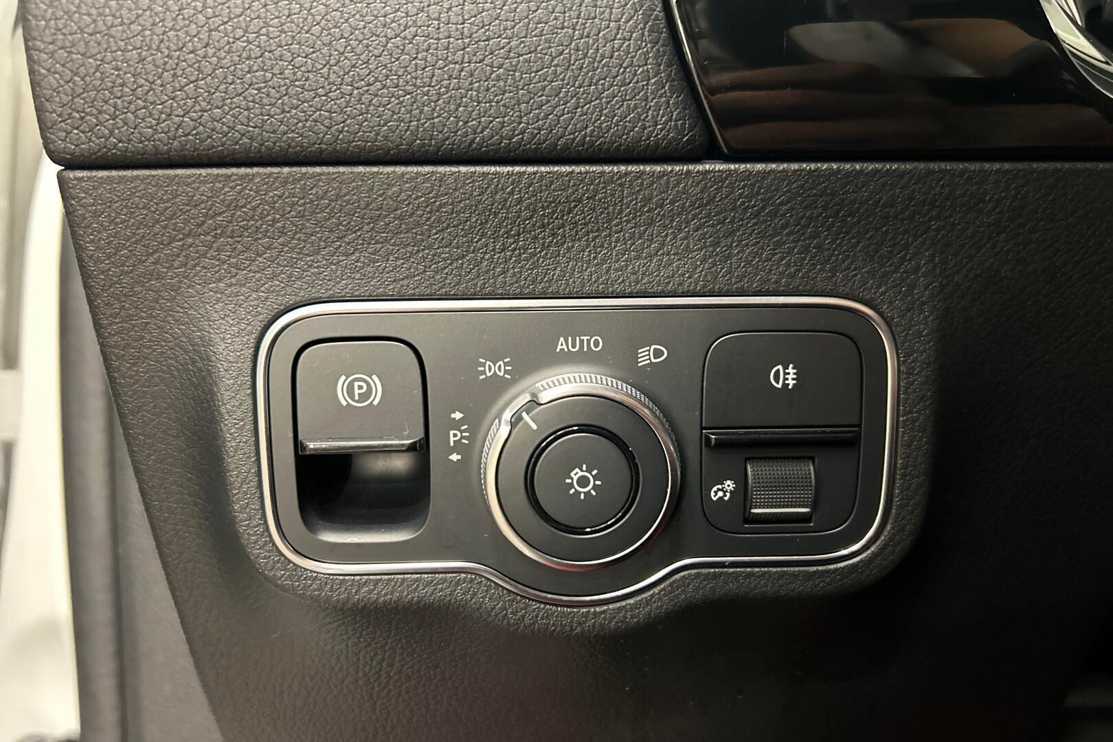 Mercedes-Benz GLA iso kuva 16