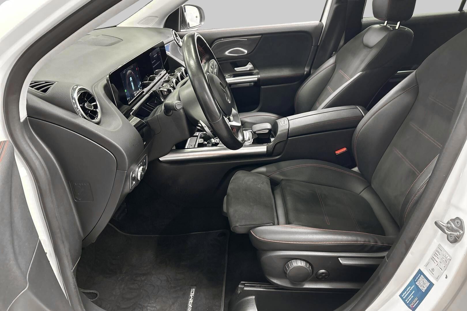 Mercedes-Benz GLA iso kuva 21