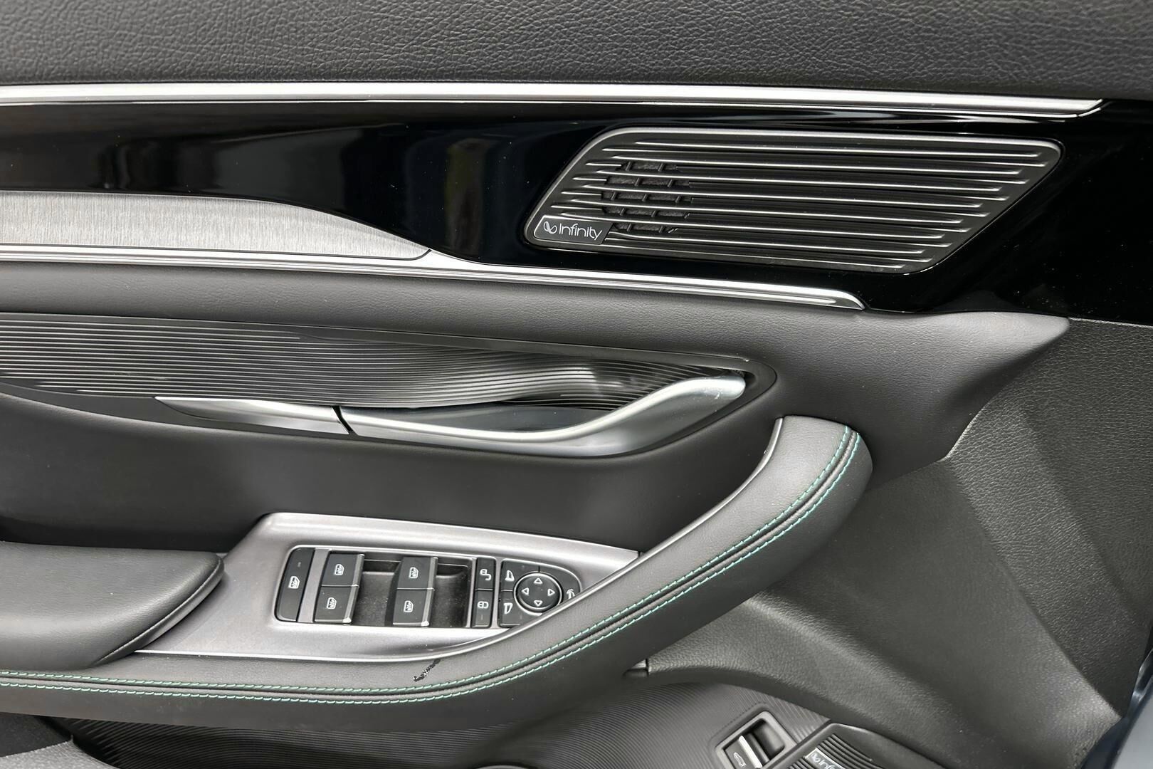 BYD Seal U iso kuva 20