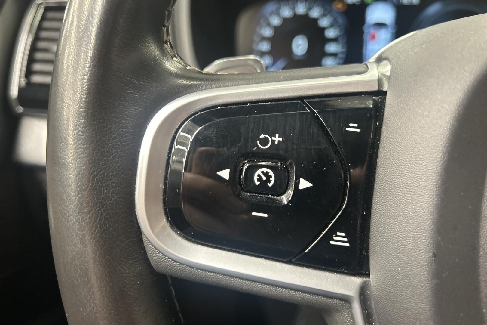 VOLVO XC90 iso kuva 15