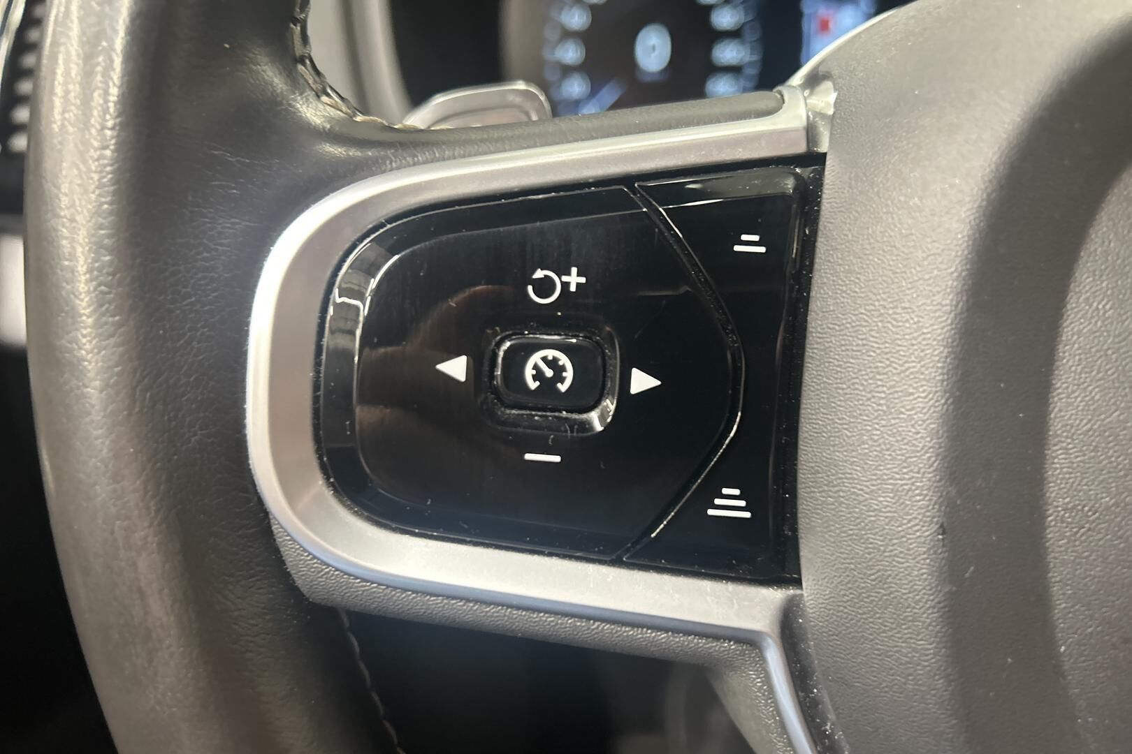 VOLVO XC90 iso kuva 16