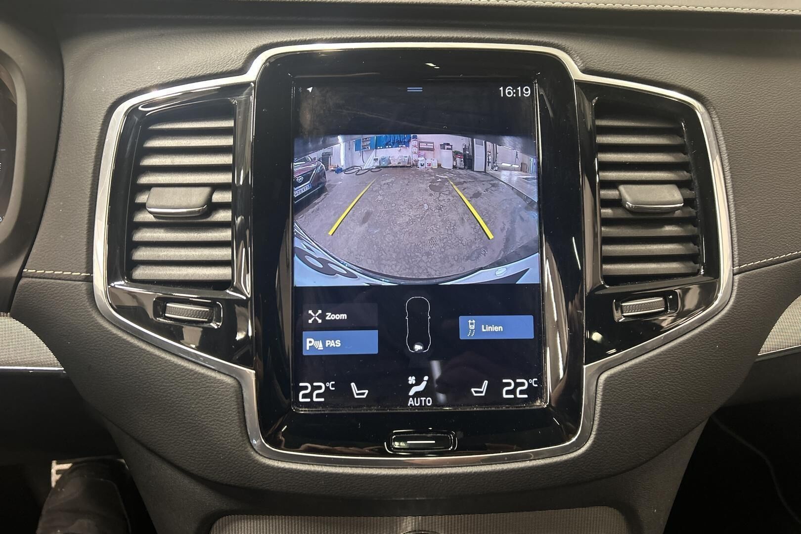 VOLVO XC90 iso kuva 19