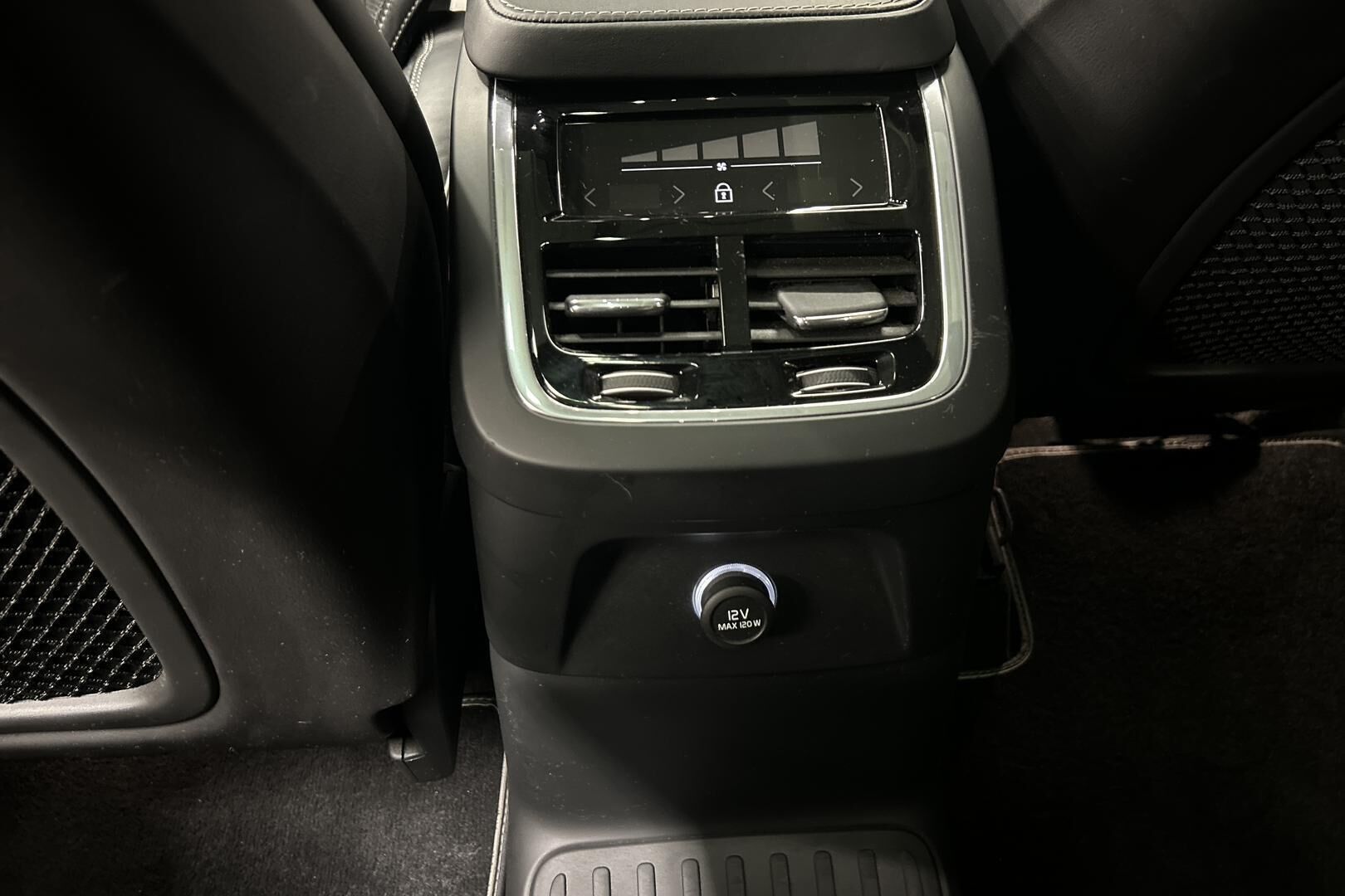 VOLVO XC90 iso kuva 26