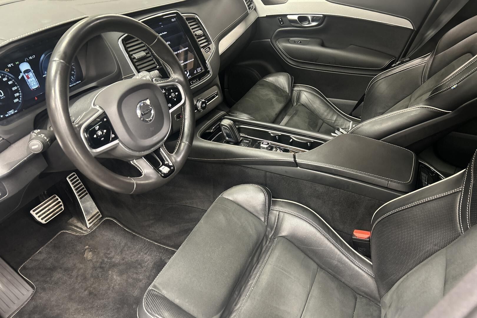 VOLVO XC90 iso kuva 9