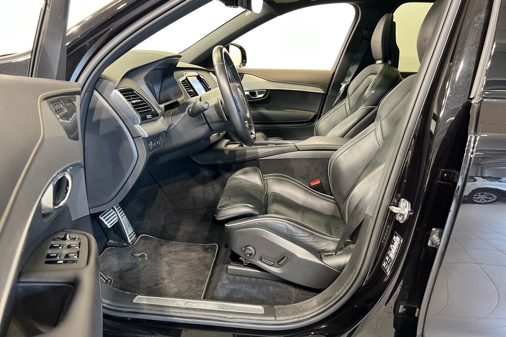 VOLVO XC90 iso kuva 9