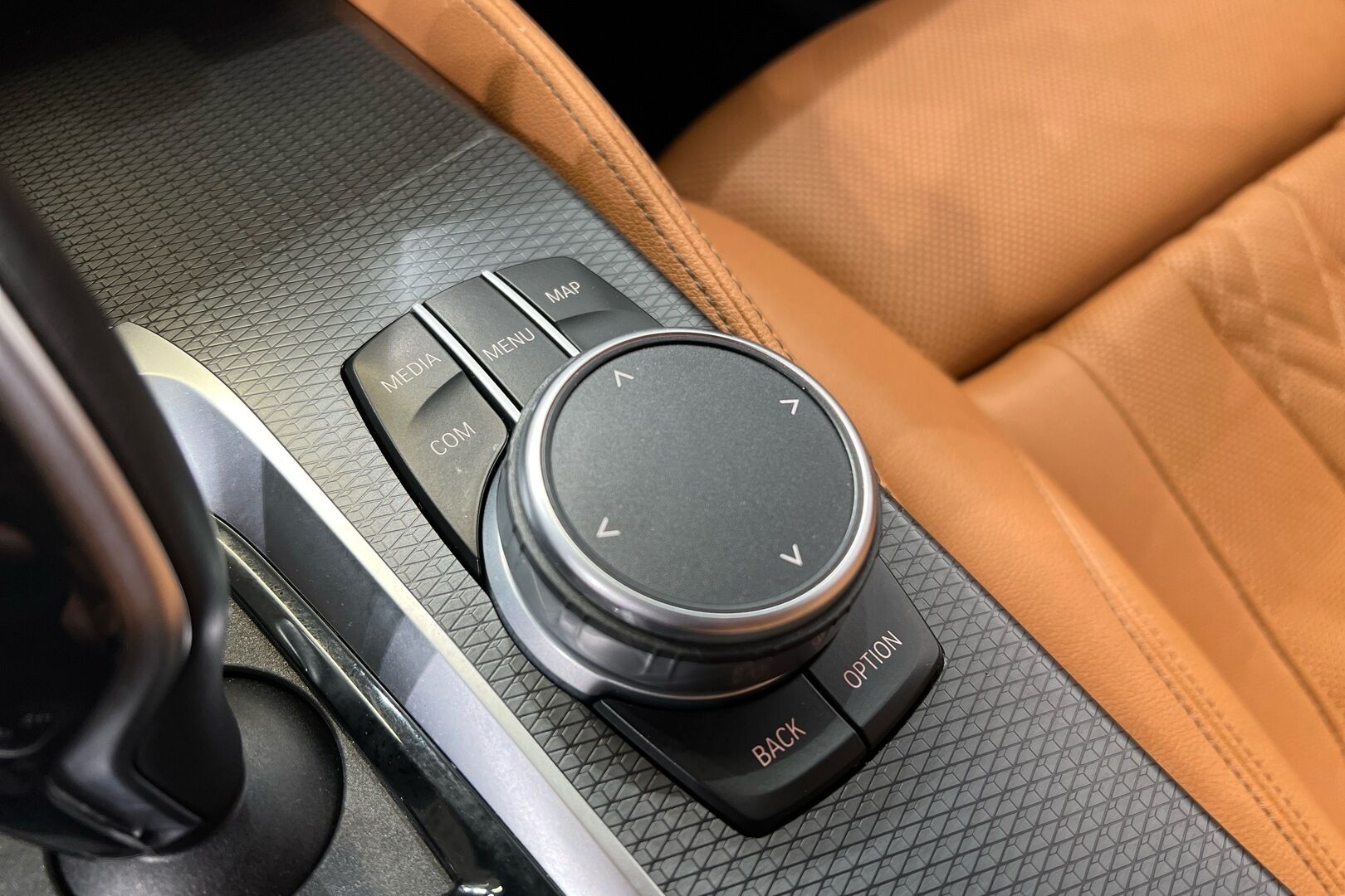 BMW 5-SARJA iso kuva 18