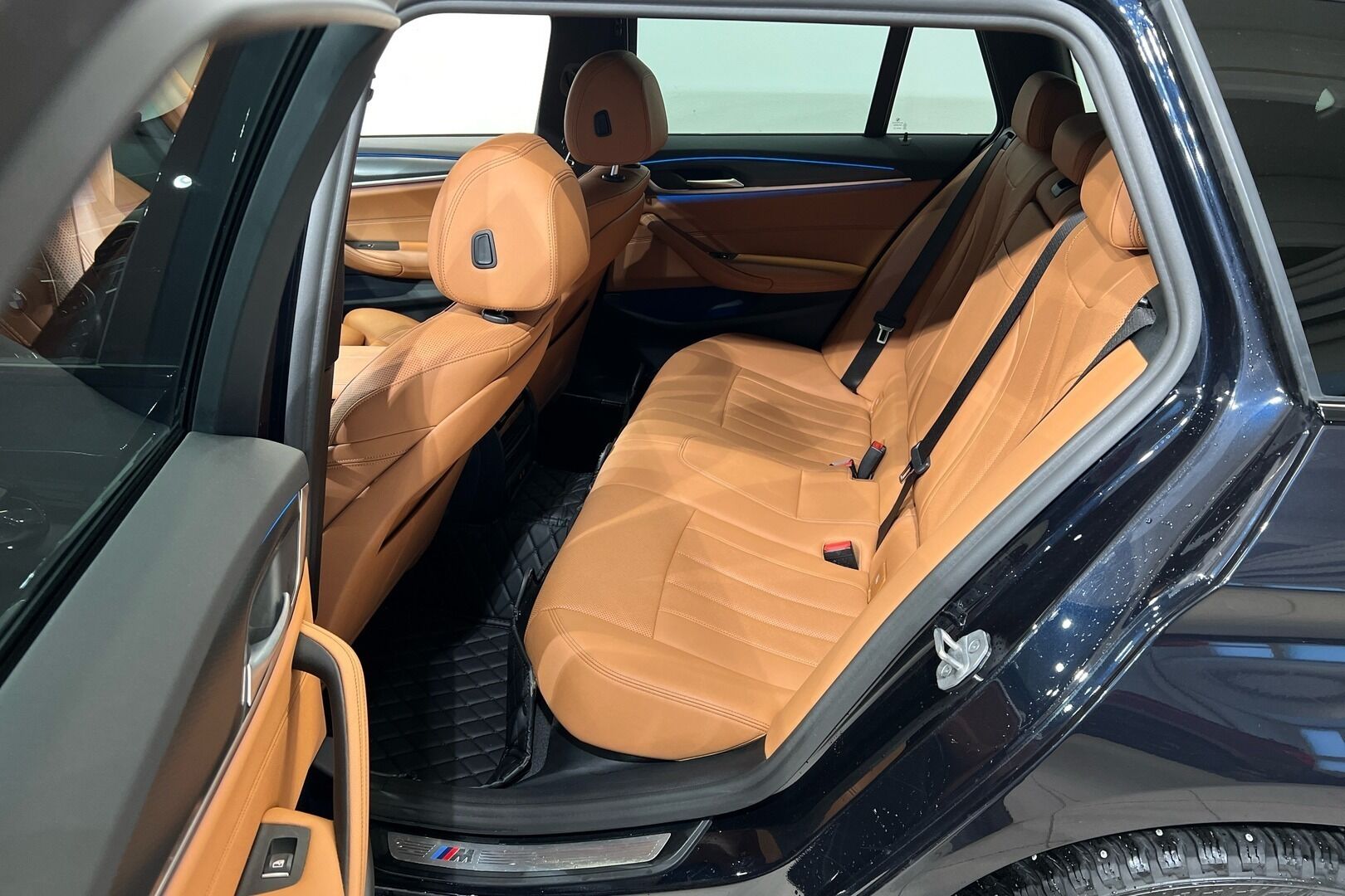 BMW 5-SARJA iso kuva 9