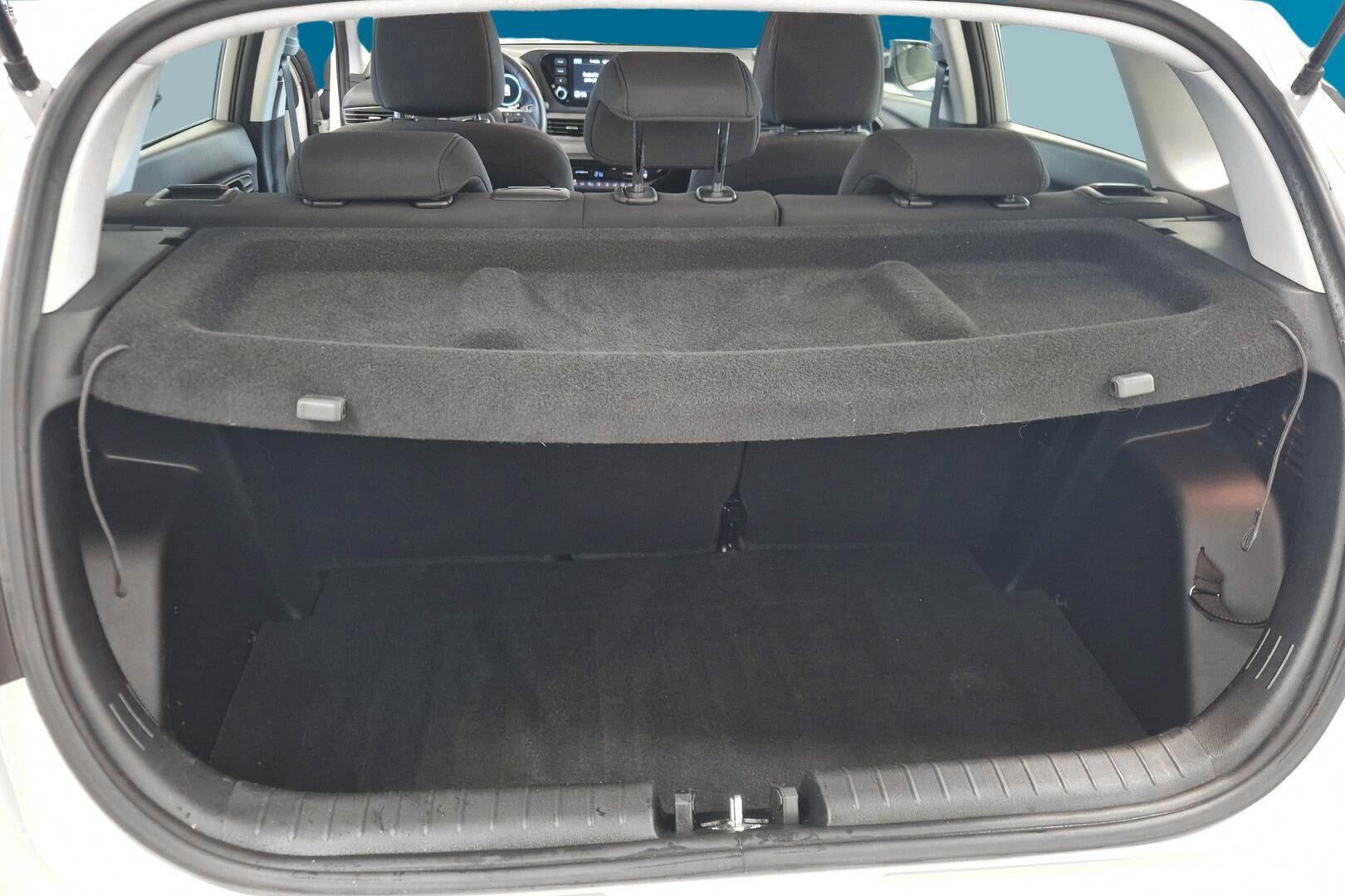 Hyundai i20 Hatchback iso kuva 11