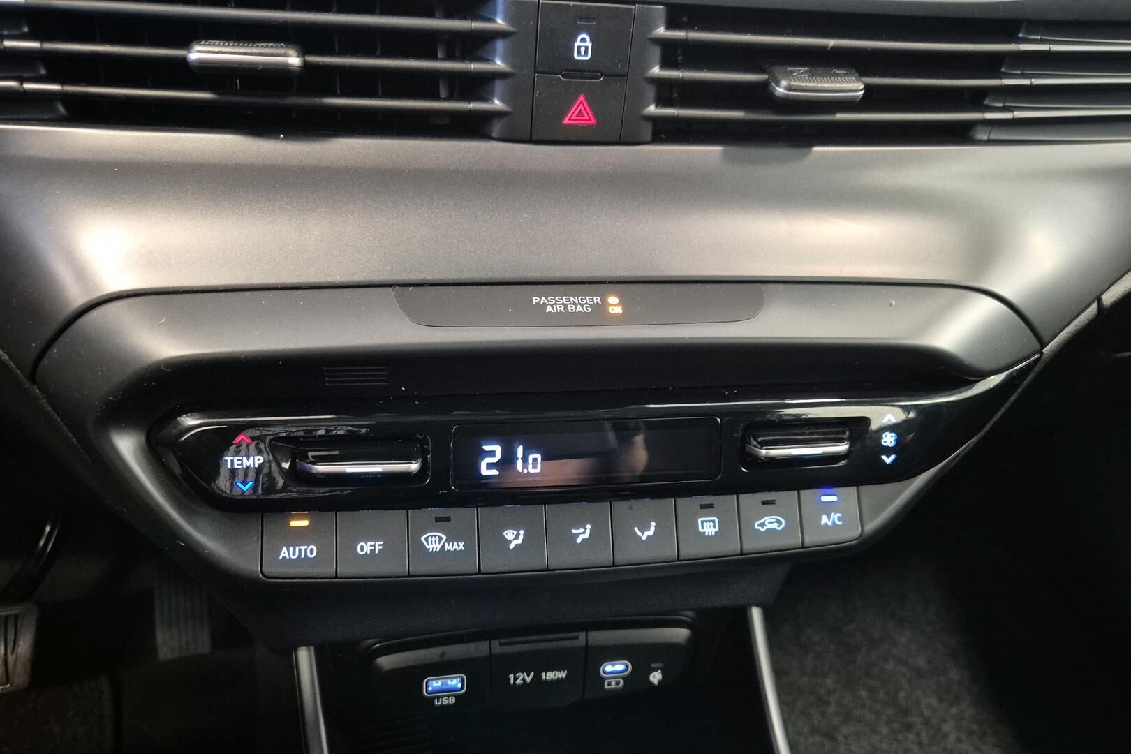 Hyundai i20 Hatchback iso kuva 25