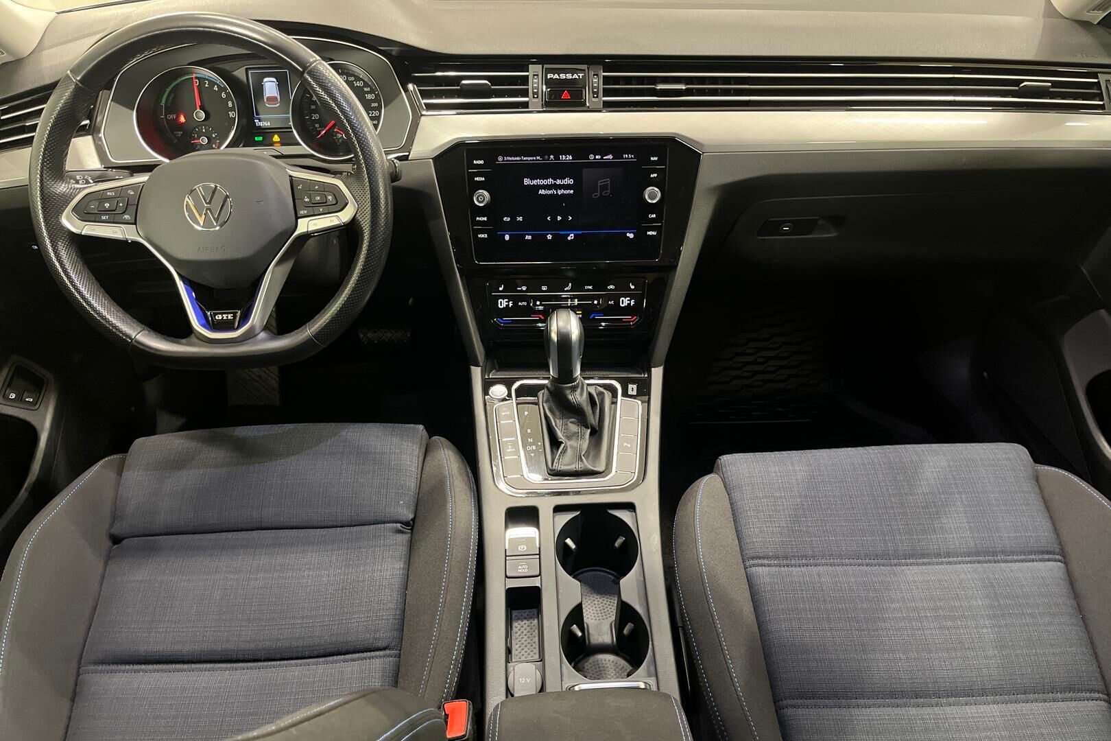 Volkswagen Passat iso kuva 10